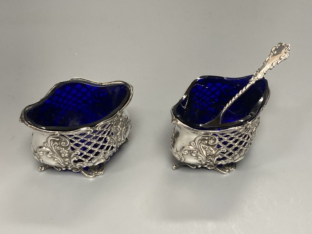 An Edwardian pierced silver three piece quatrefoil condiment set by William Oliver, Birmingham, 1906,